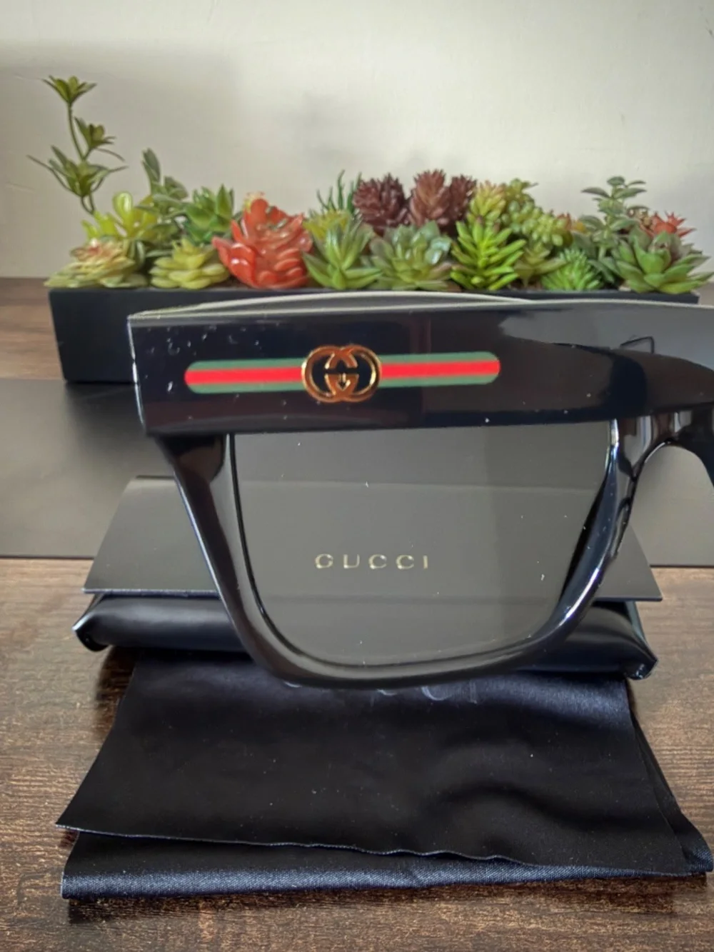 Gucci sunglasses signature